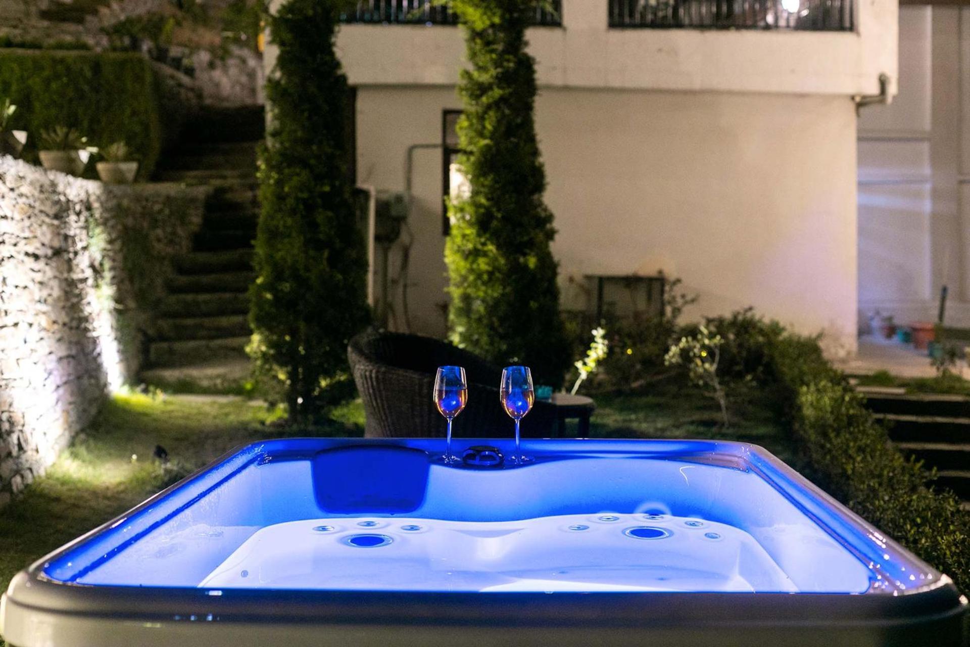 Stayvista At Pine Estate With Outdoor Jacuzzi Shimla Eksteriør billede